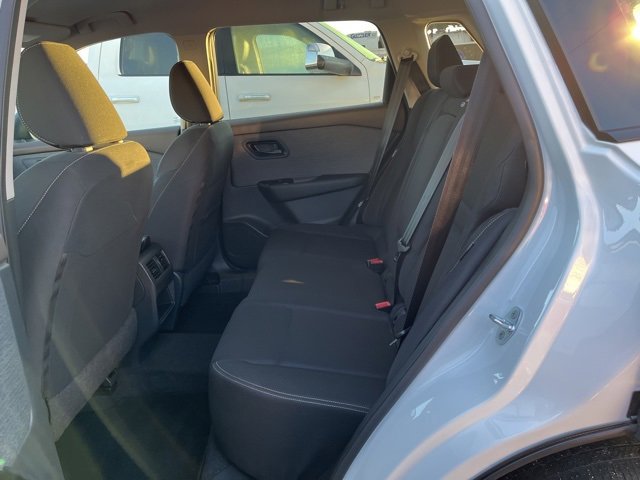 Used 2023 Nissan Rogue S image 10