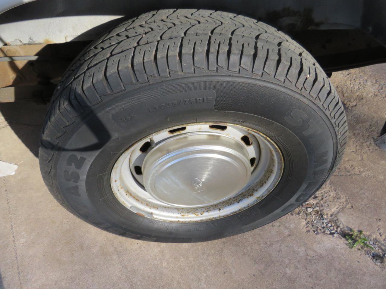 Used 2001 Ford E-150 and Econoline 150 RWD image 18