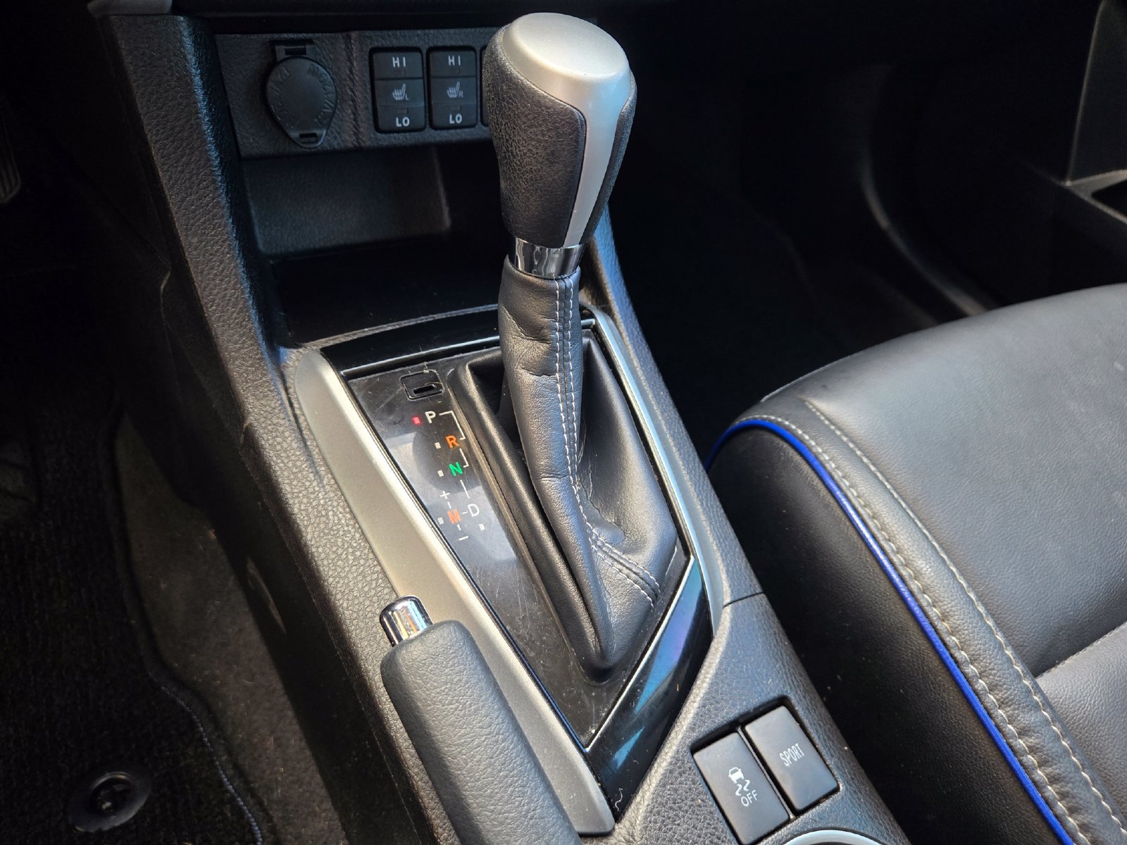 Used 2018 Toyota Corolla XSE FWD image 19