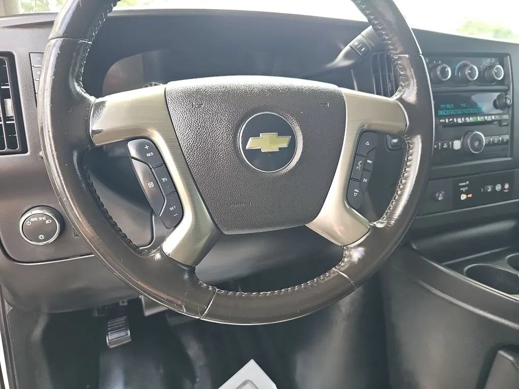 Used 2017 Chevrolet Express 3500 Extended RWD image 6