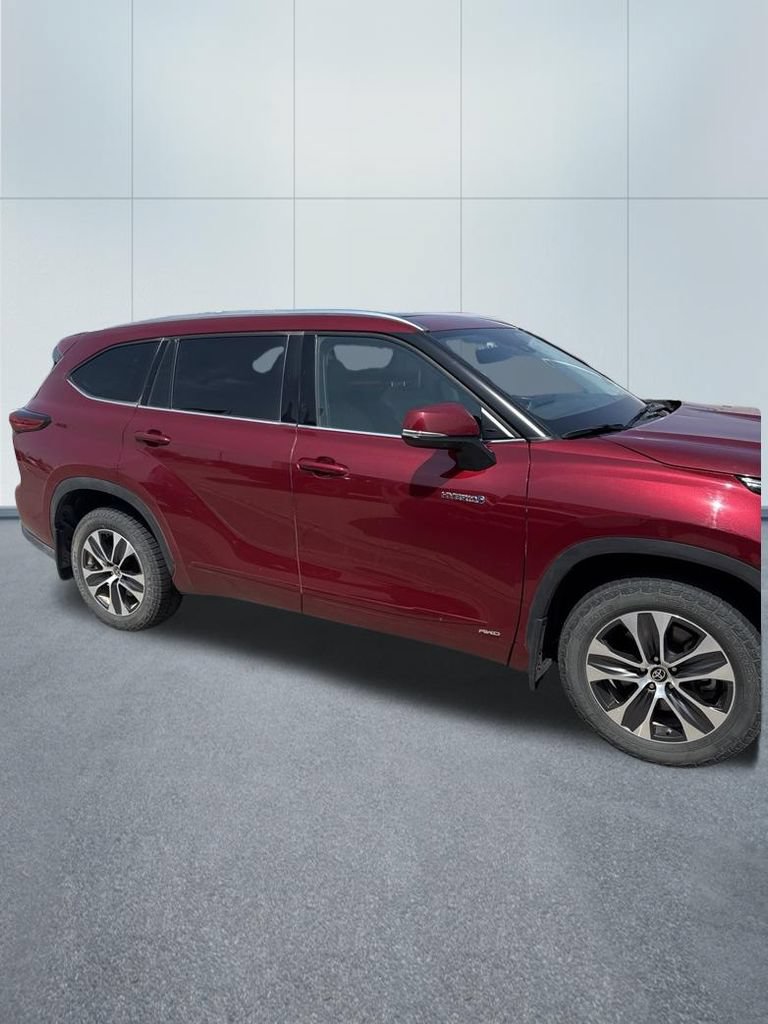 Used 2021 Toyota Highlander XLE AWD/4WD image 8