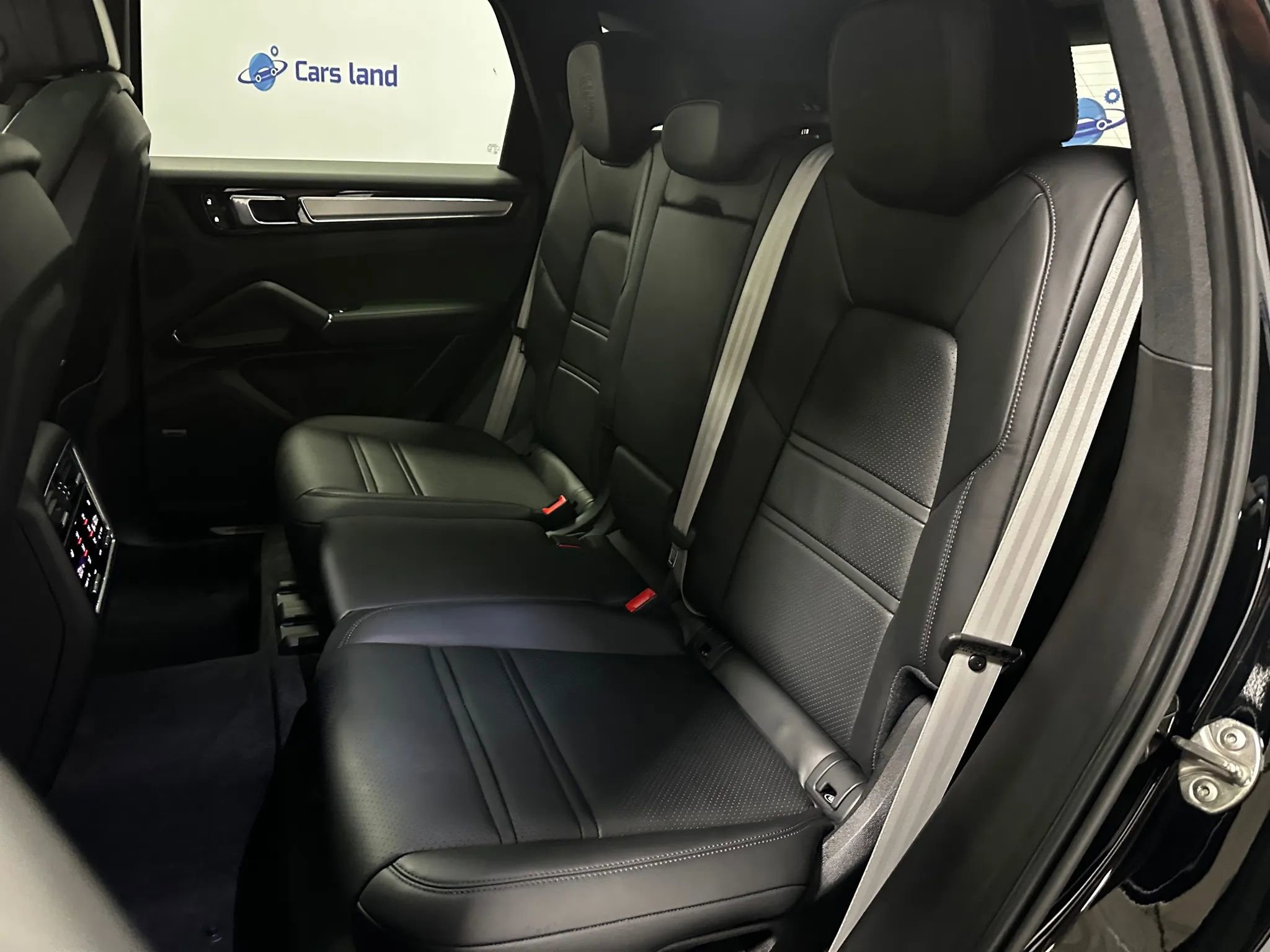 Used 2023 Porsche Cayenne image 15