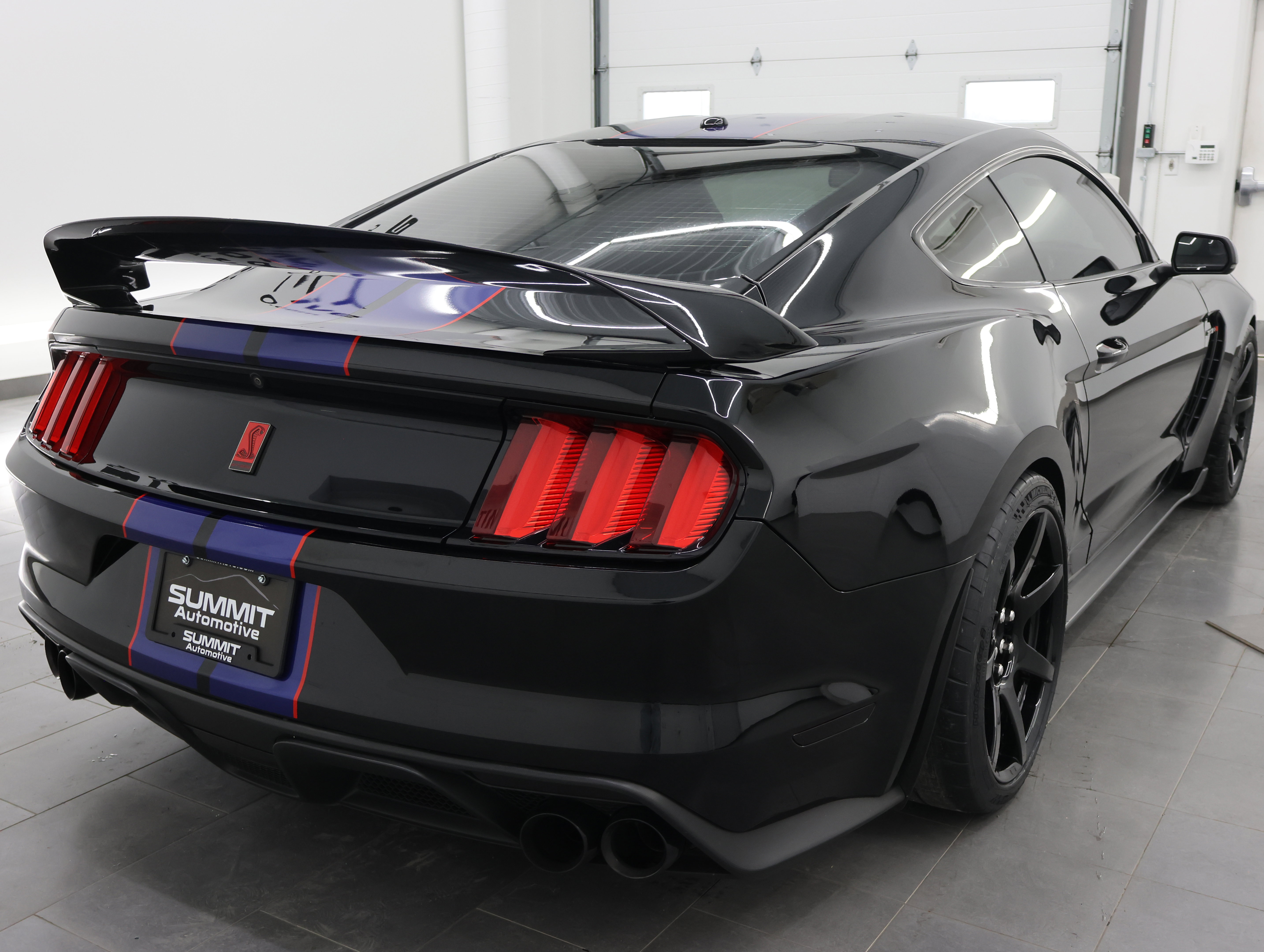 Used 2016 Ford Mustang Shelby GT350R w/ GT350R Equipment Group 920A RWD image 4