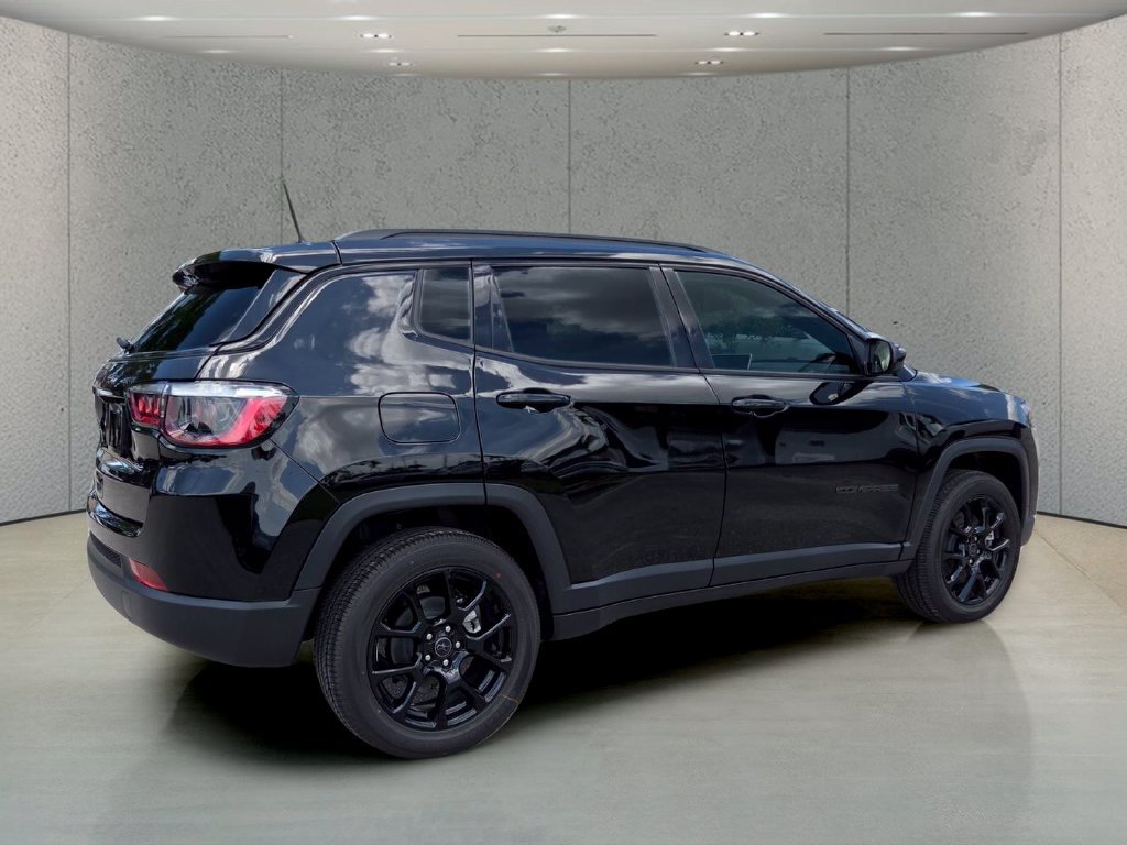 New 2026 Jeep Compass Latitude AWD/4WD image 3