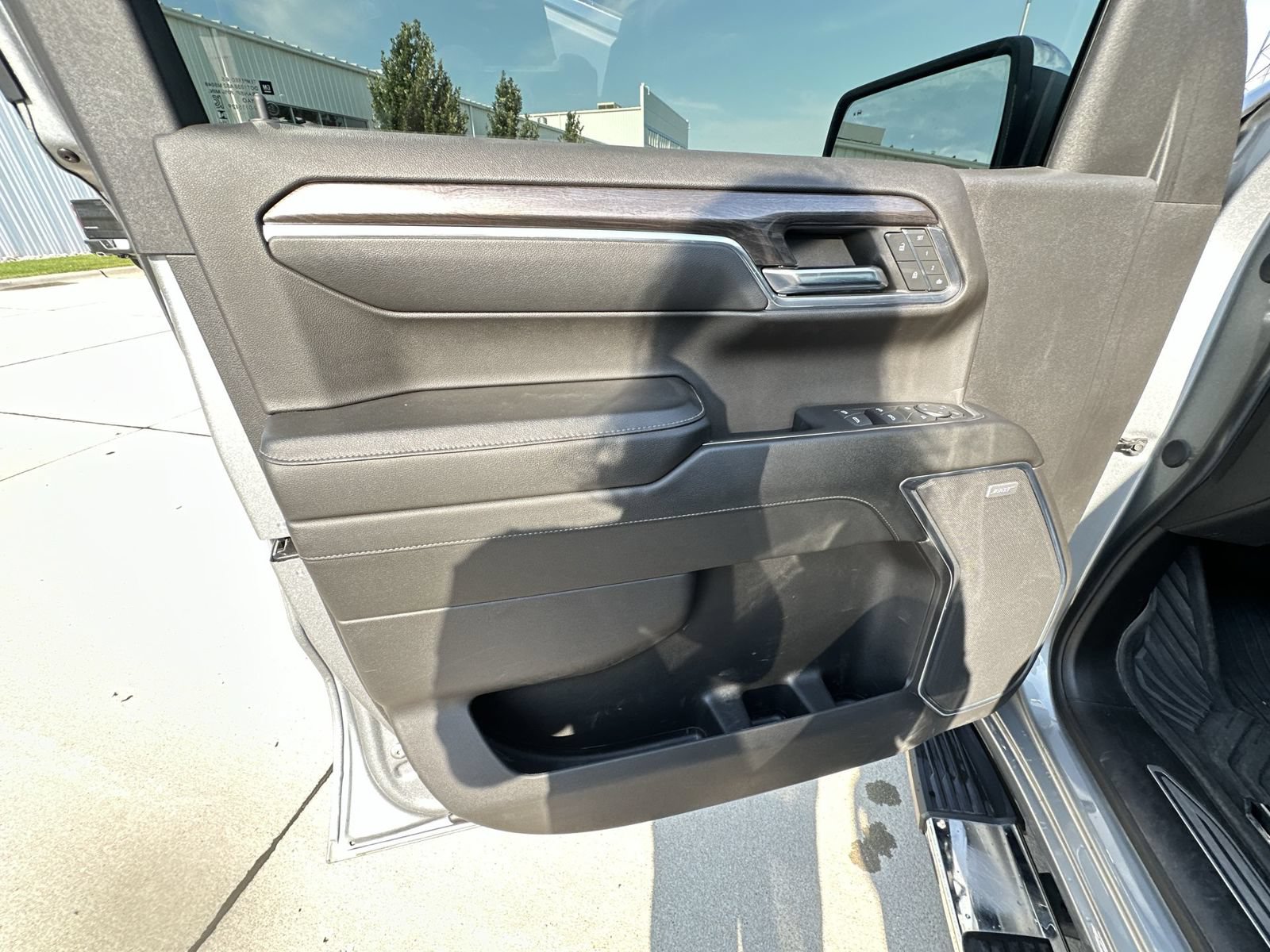 Used 2024 Chevrolet Silverado 1500 LTZ AWD/4WD image 21