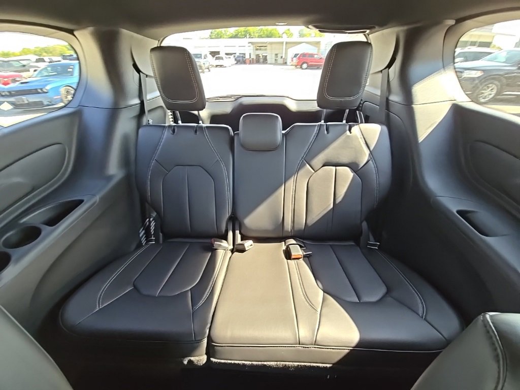 New 2026 Chrysler Pacifica Select image 19