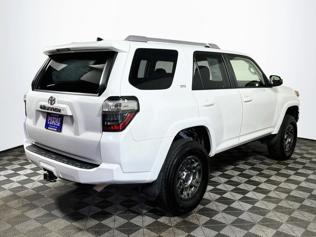 Used 2018 Toyota 4Runner SR5 AWD/4WD image 7