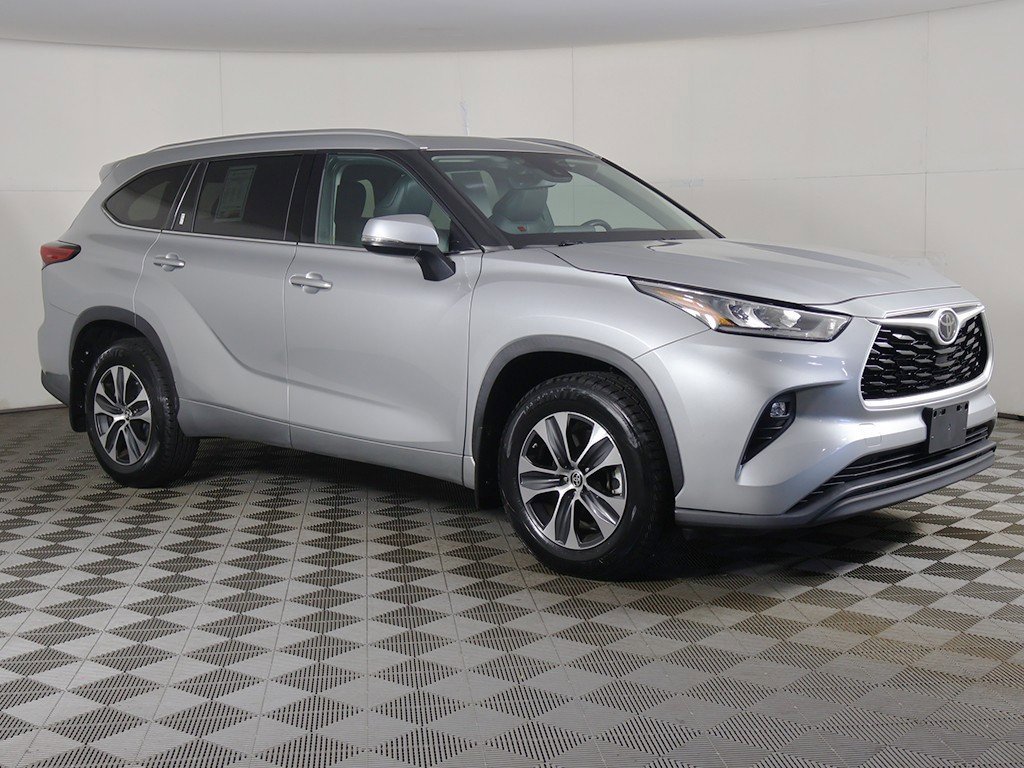 Used 2020 Toyota Highlander XLE image 2