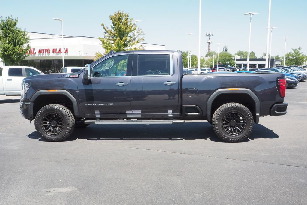 Used 2024 GMC Sierra 2500 Denali w/ Denali Reserve Package AWD/4WD image 3