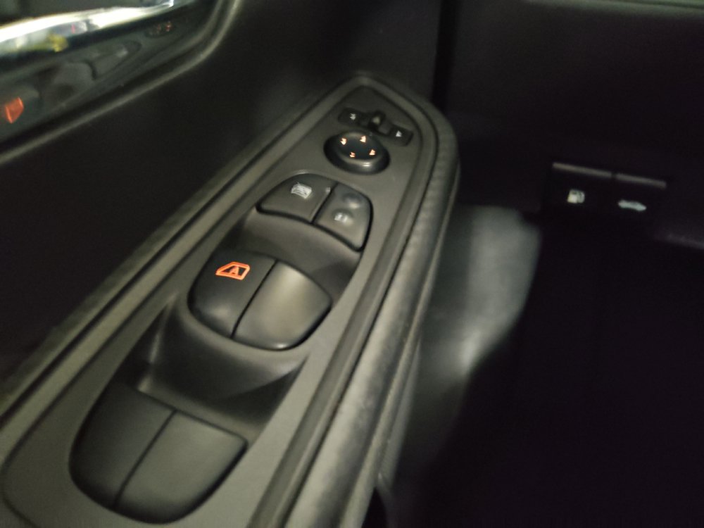Used 2020 Nissan Versa SV FWD image 27