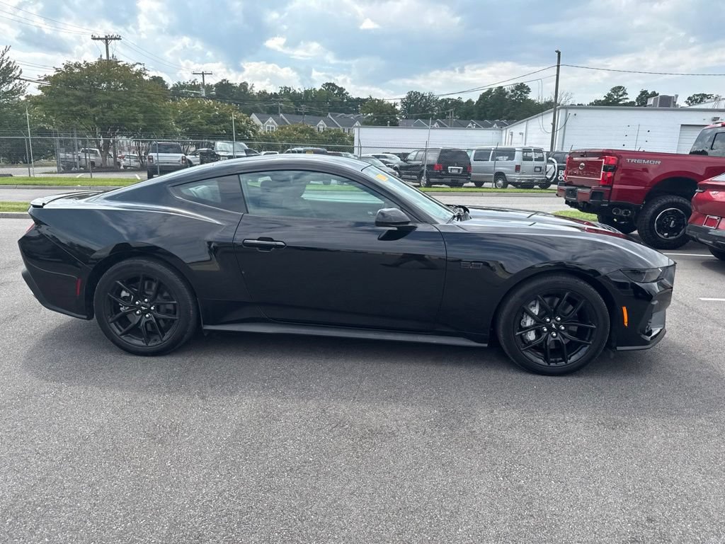 Used 2025 Ford Mustang GT RWD image 5