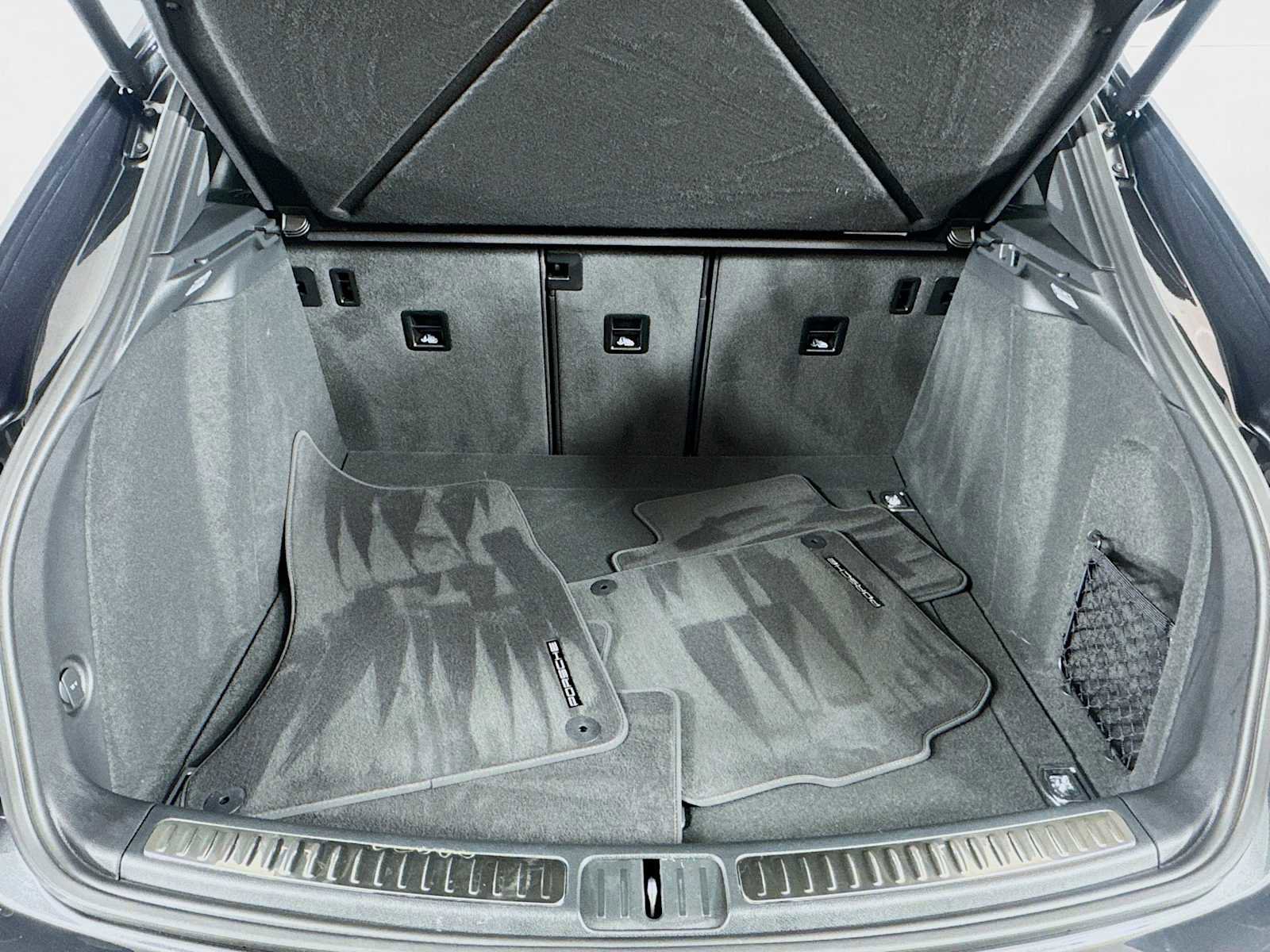 Used 2025 Porsche Macan image 25