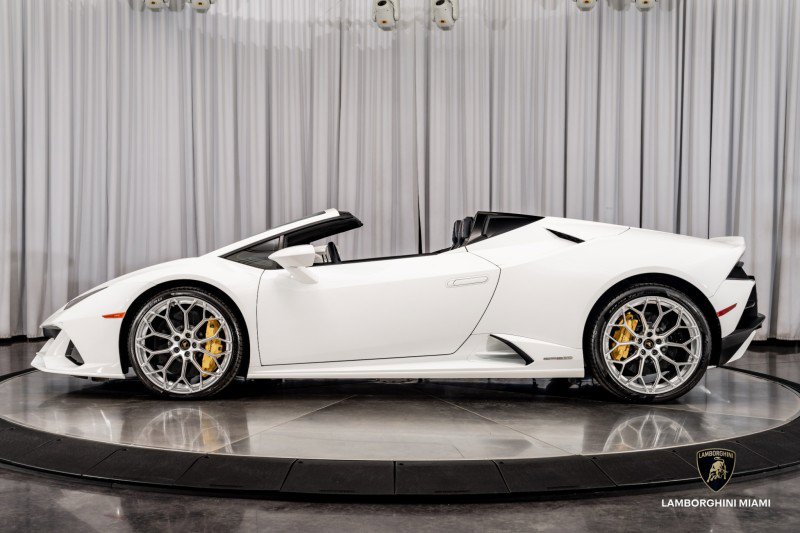 Used 2024 Lamborghini Huracan EVO image 12