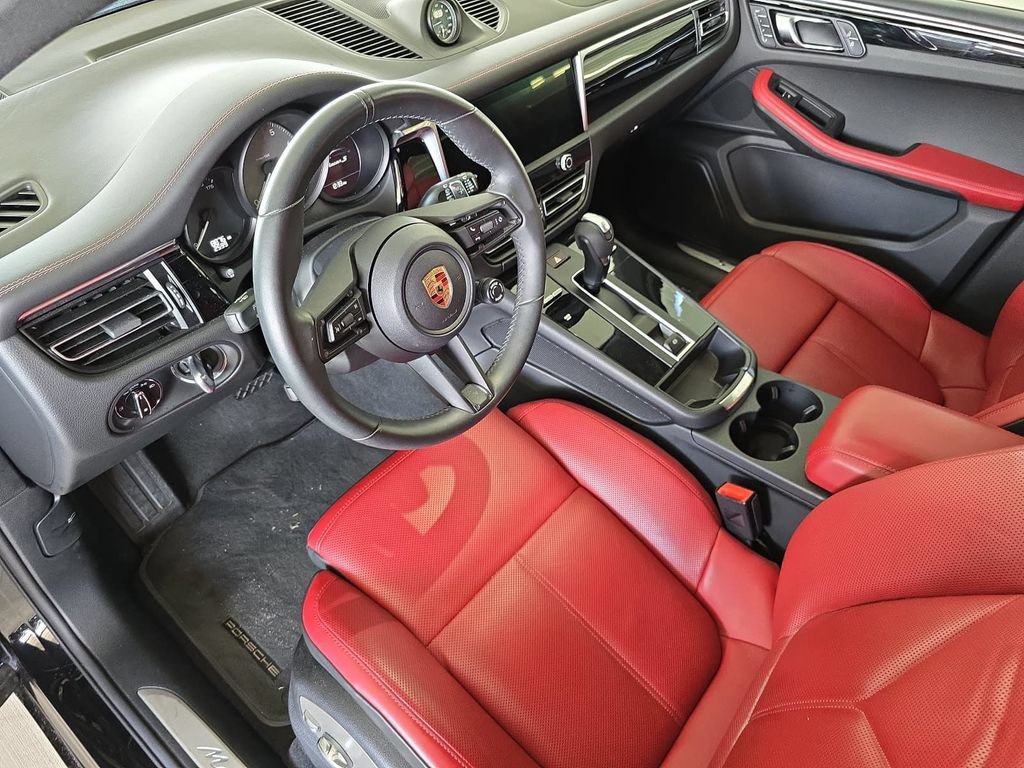 Certified 2025 Porsche Macan S AWD/4WD image 4