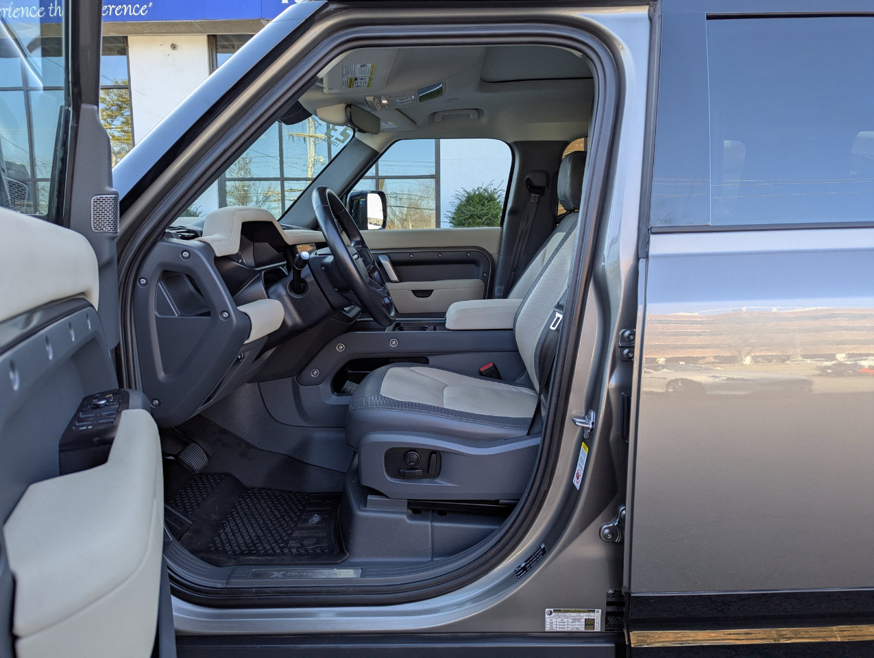 Used 2023 Land Rover Defender 110 X-Dynamic SE image 13