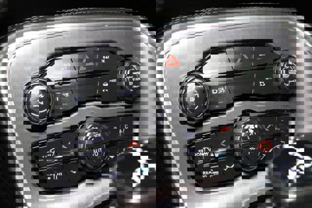 Used 2016 Dodge Challenger SXT w/ Blacktop Package image 18