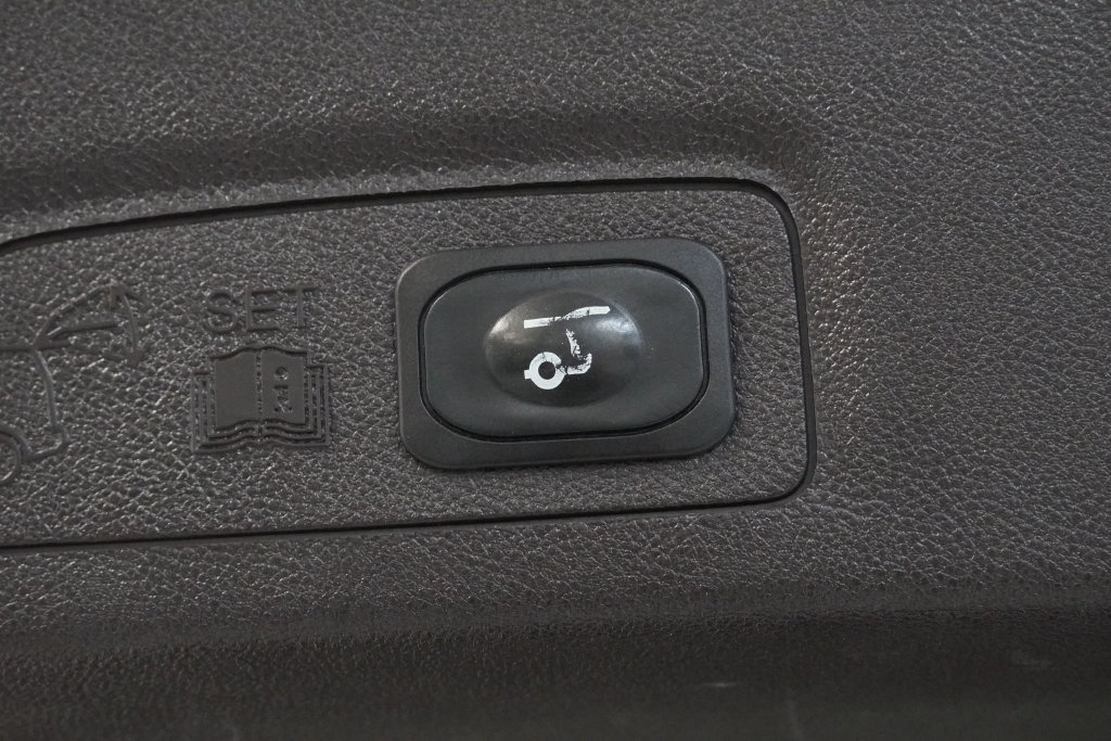 Used 2019 Lincoln MKC Reserve w/ MKC Climate Package AWD/4WD image 11
