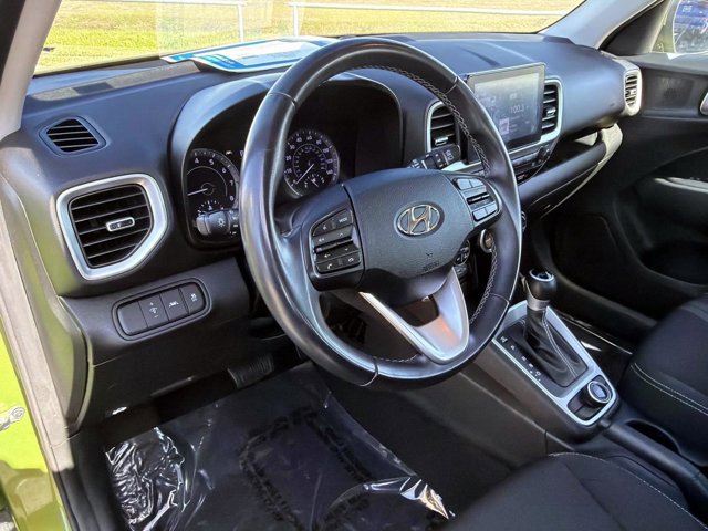 Used 2022 Hyundai Venue SEL image 19