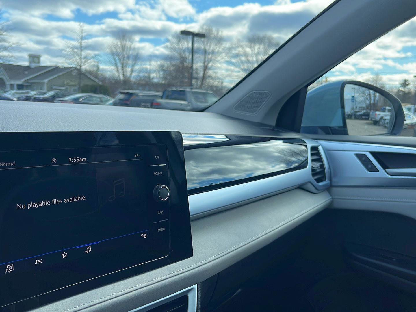 Used 2025 Volkswagen Taos SE image 32