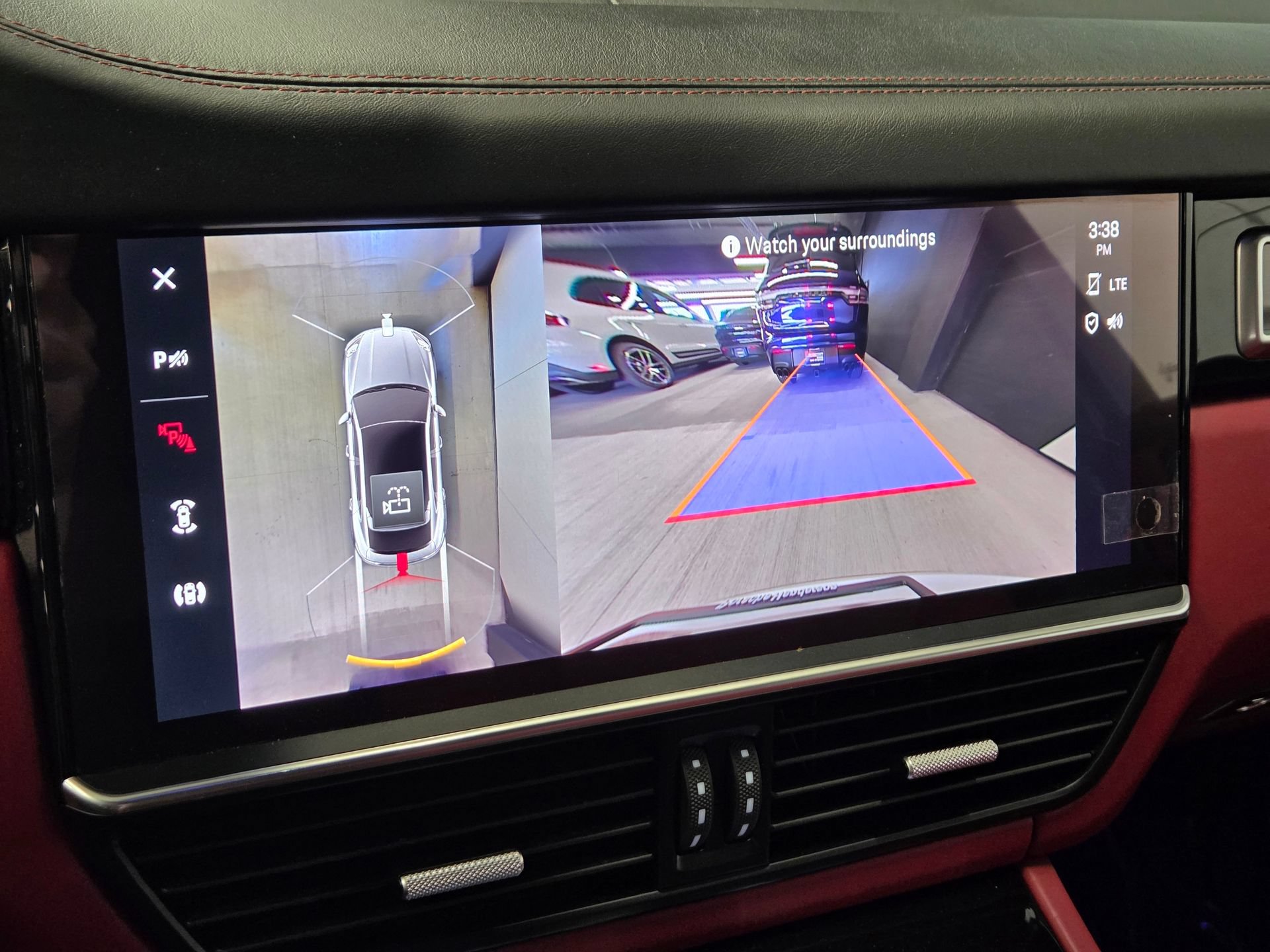 Certified 2023 Porsche Cayenne Turbo AWD/4WD image 22