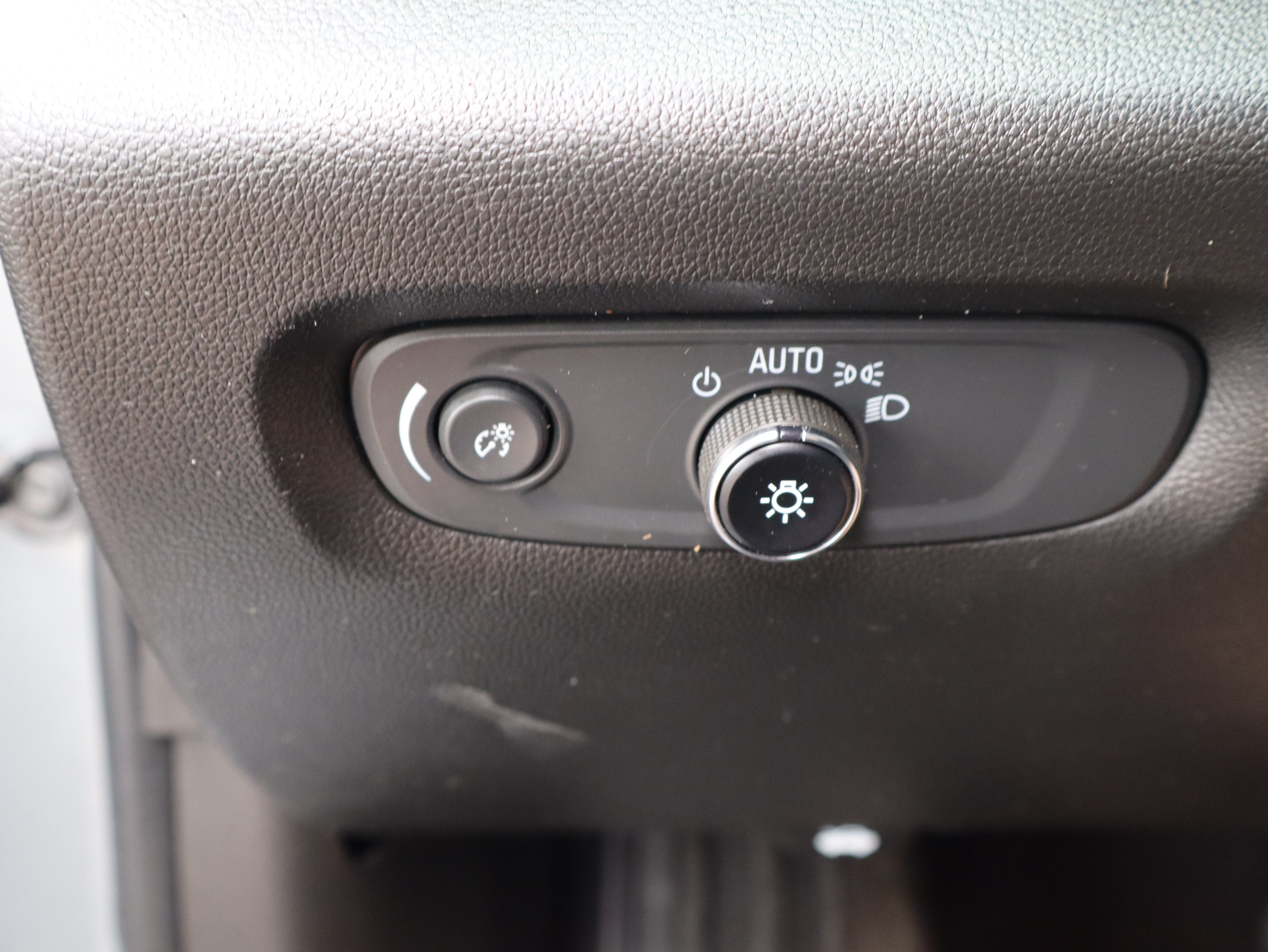 Used 2023 Chevrolet Traverse Premier FWD image 40