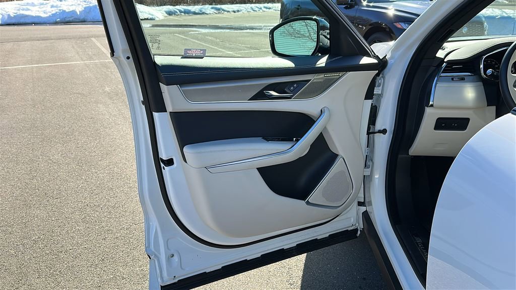 Certified 2025 Jaguar F-PACE R-Dynamic S image 8