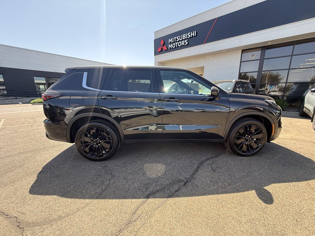New 2026 Mitsubishi Outlander LE FWD image 14