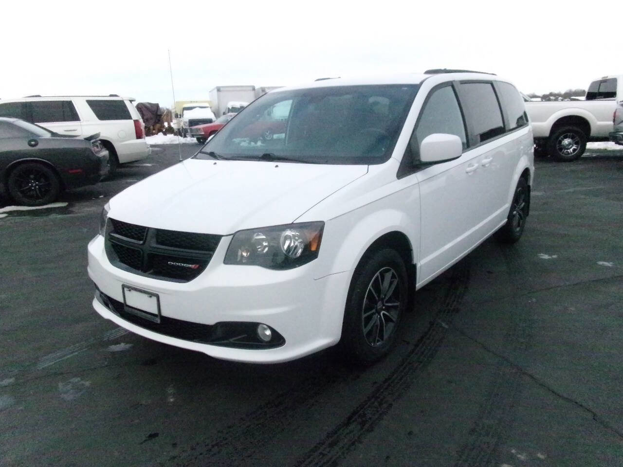 Used 2018 Dodge Grand Caravan SXT w/ Driver Convenience Group image 2