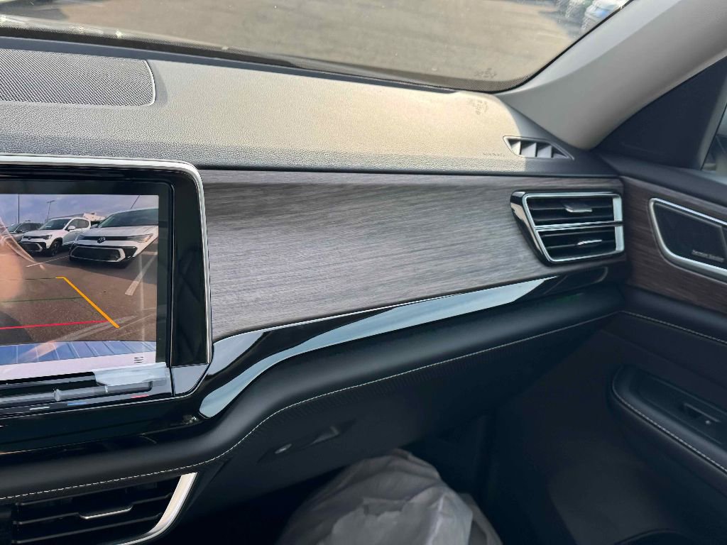 New 2026 Volkswagen Atlas SEL Premium R-Line image 18