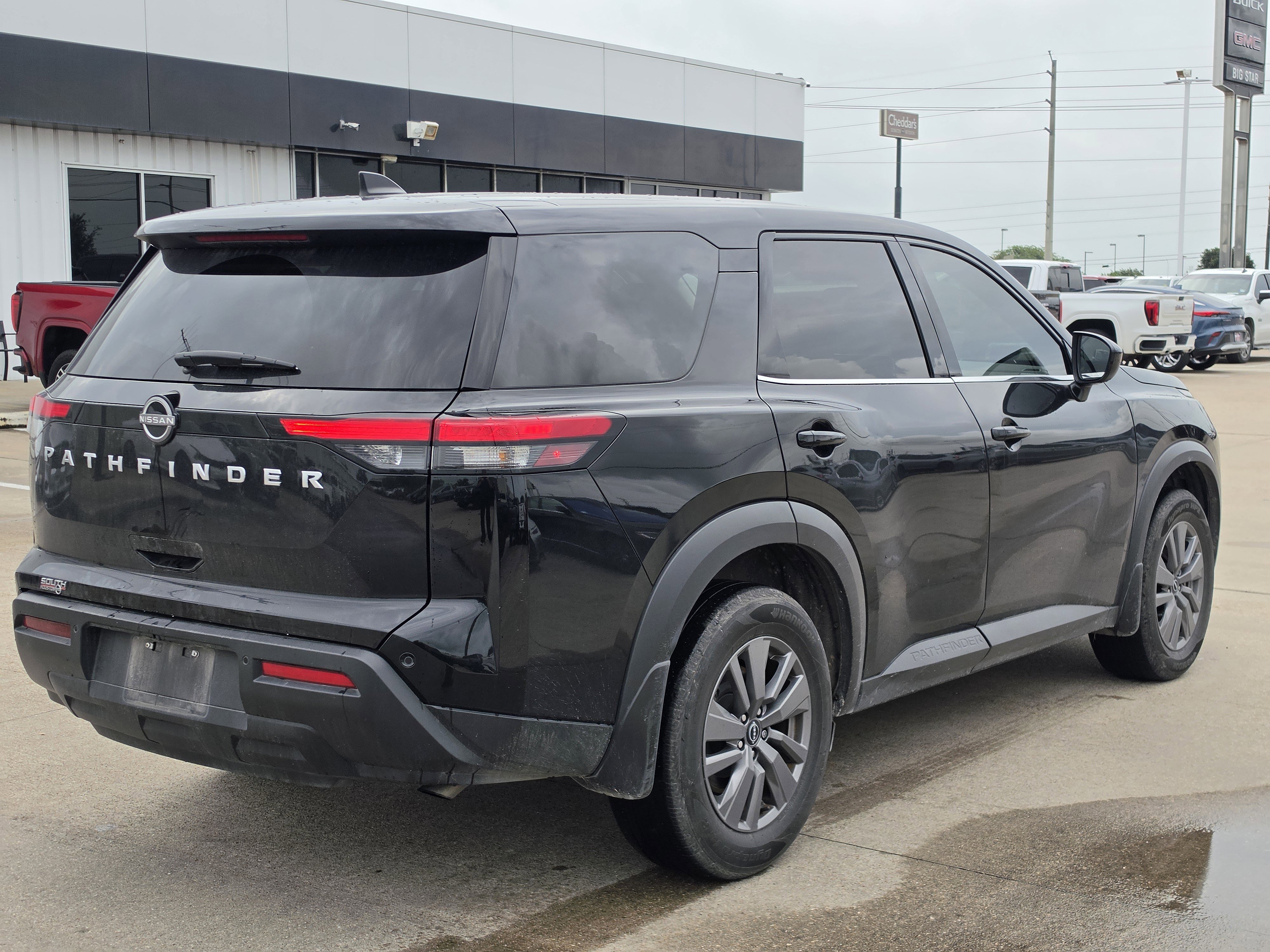 Used 2025 Nissan Pathfinder S FWD image 6