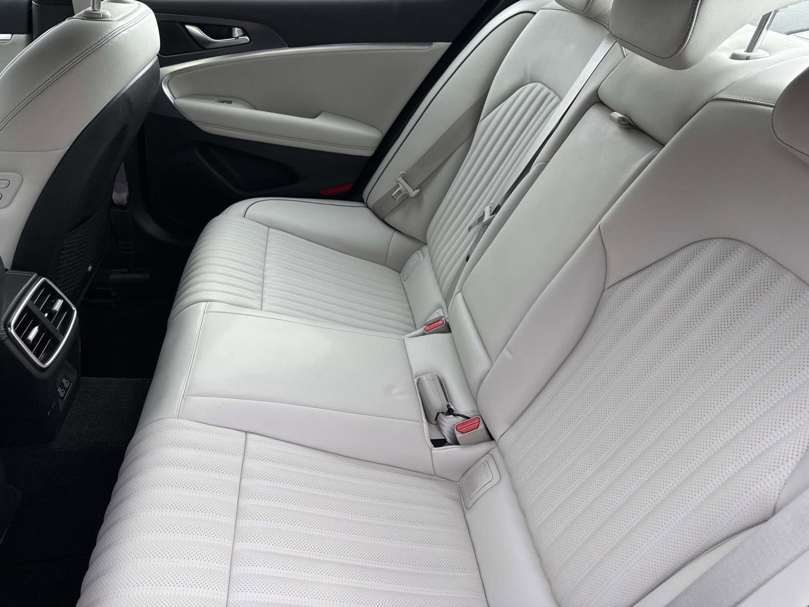 Used 2024 Genesis G70 2.5T w/ Sport Prestige Package image 13