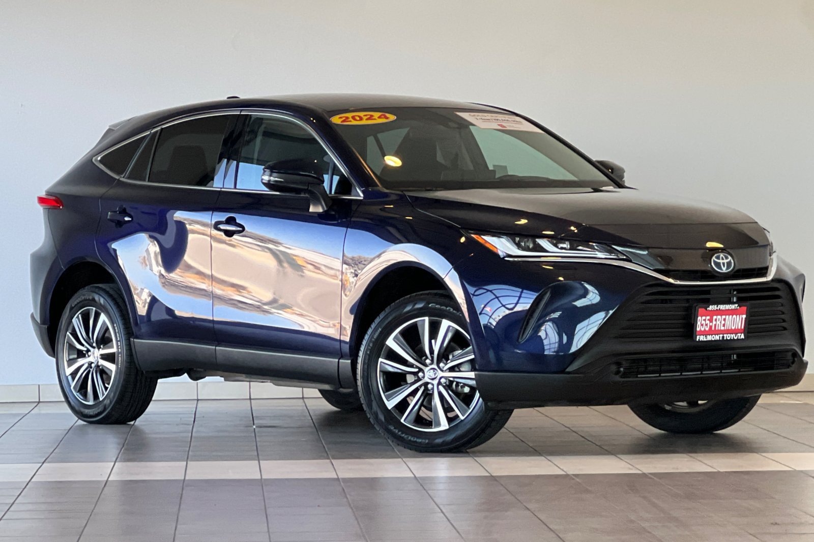 Certified 2024 Toyota Venza LE AWD/4WD image 2