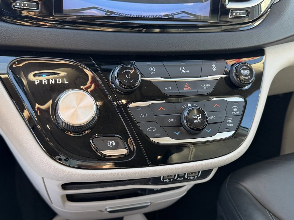 Used 2022 Chrysler Pacifica Touring-L image 25