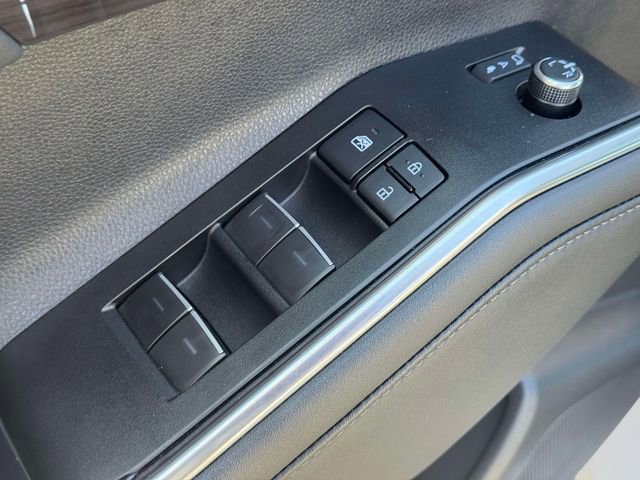Used 2025 Toyota Highlander Platinum AWD/4WD image 22