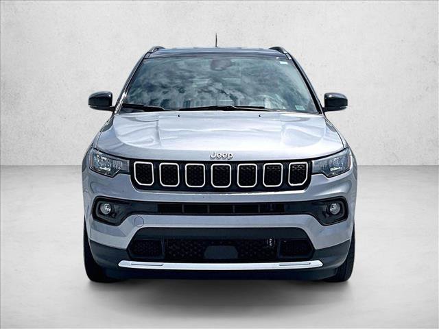 Used 2024 Jeep Compass Limited AWD/4WD image 3