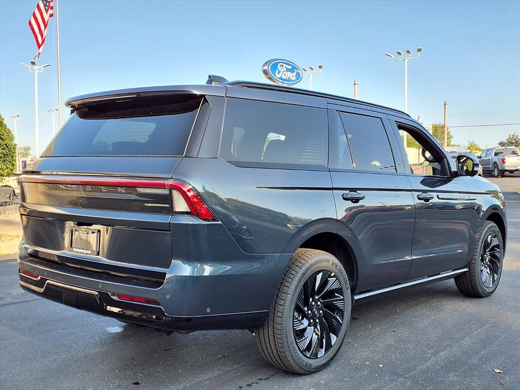 New 2025 Lincoln Navigator Reserve w/ Jet Appearance Package image 13