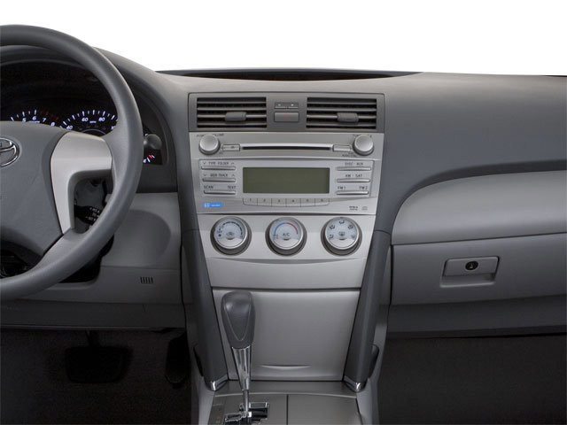 Used 2010 Toyota Camry LE FWD image 19