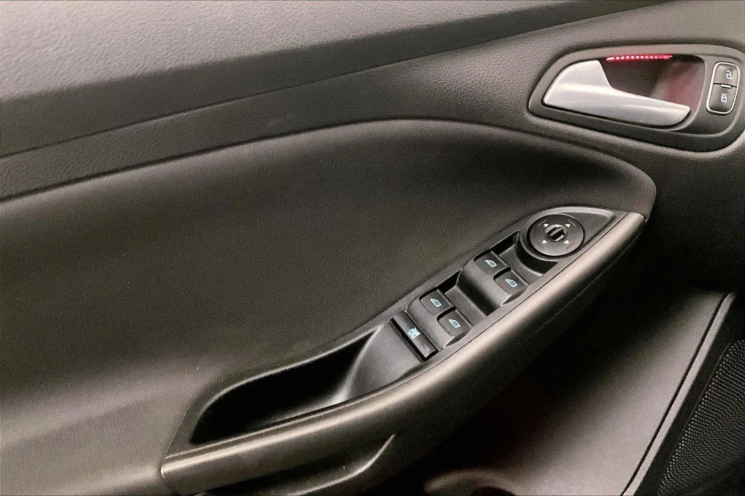 Used 2017 Ford Focus SEL w/ Cold Weather Package image 22