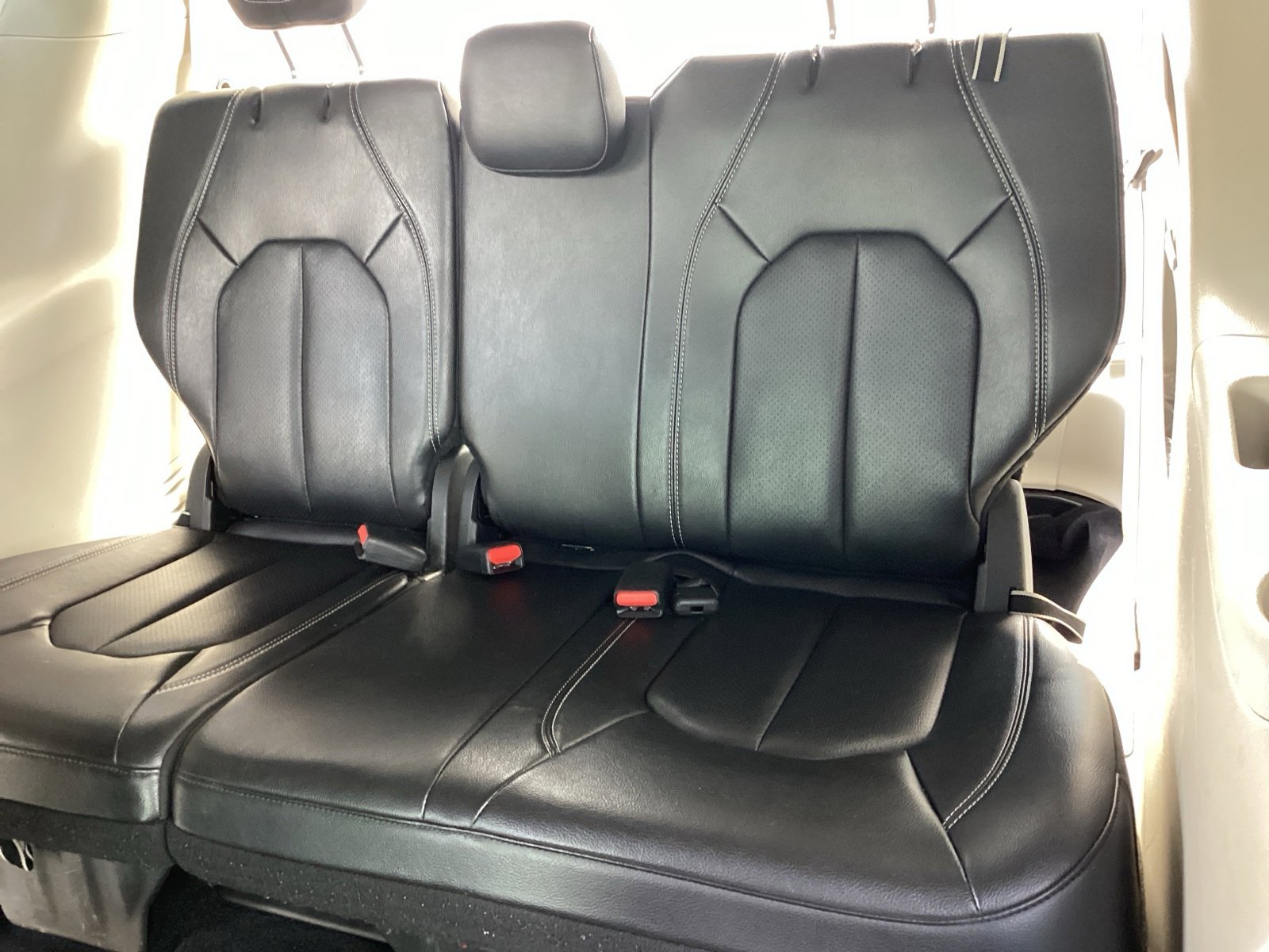 Used 2022 Chrysler Pacifica Touring-L image 14