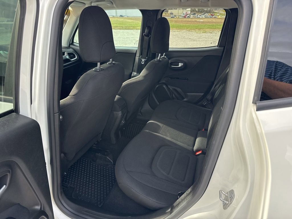 Used 2020 Jeep Renegade Latitude w/ Cold Weather Group image 14