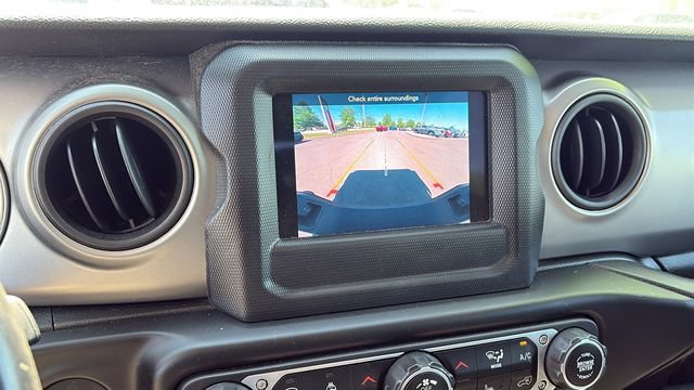 Used 2021 Jeep Gladiator Sport AWD/4WD image 17