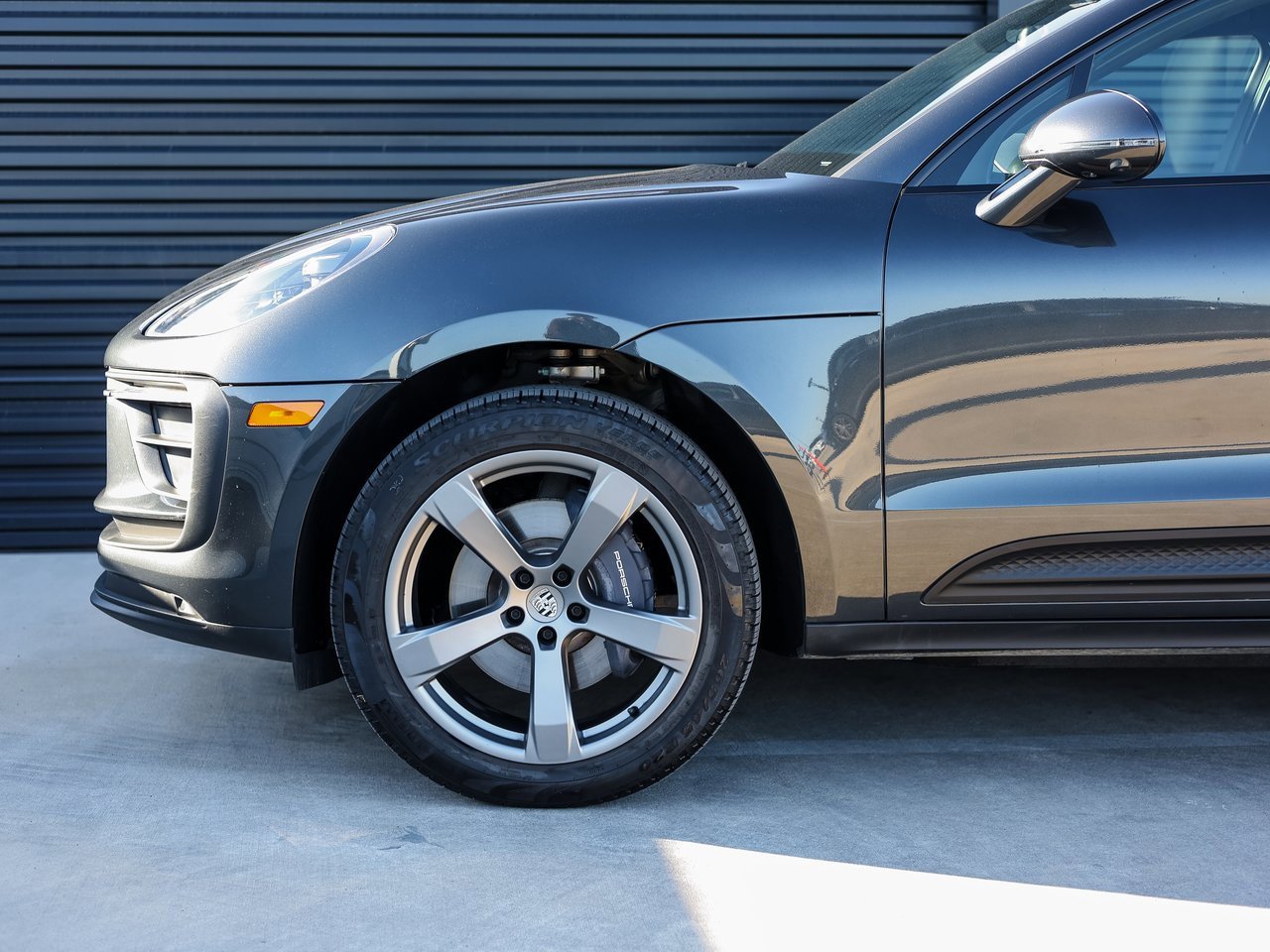 Certified 2025 Porsche Macan image 10
