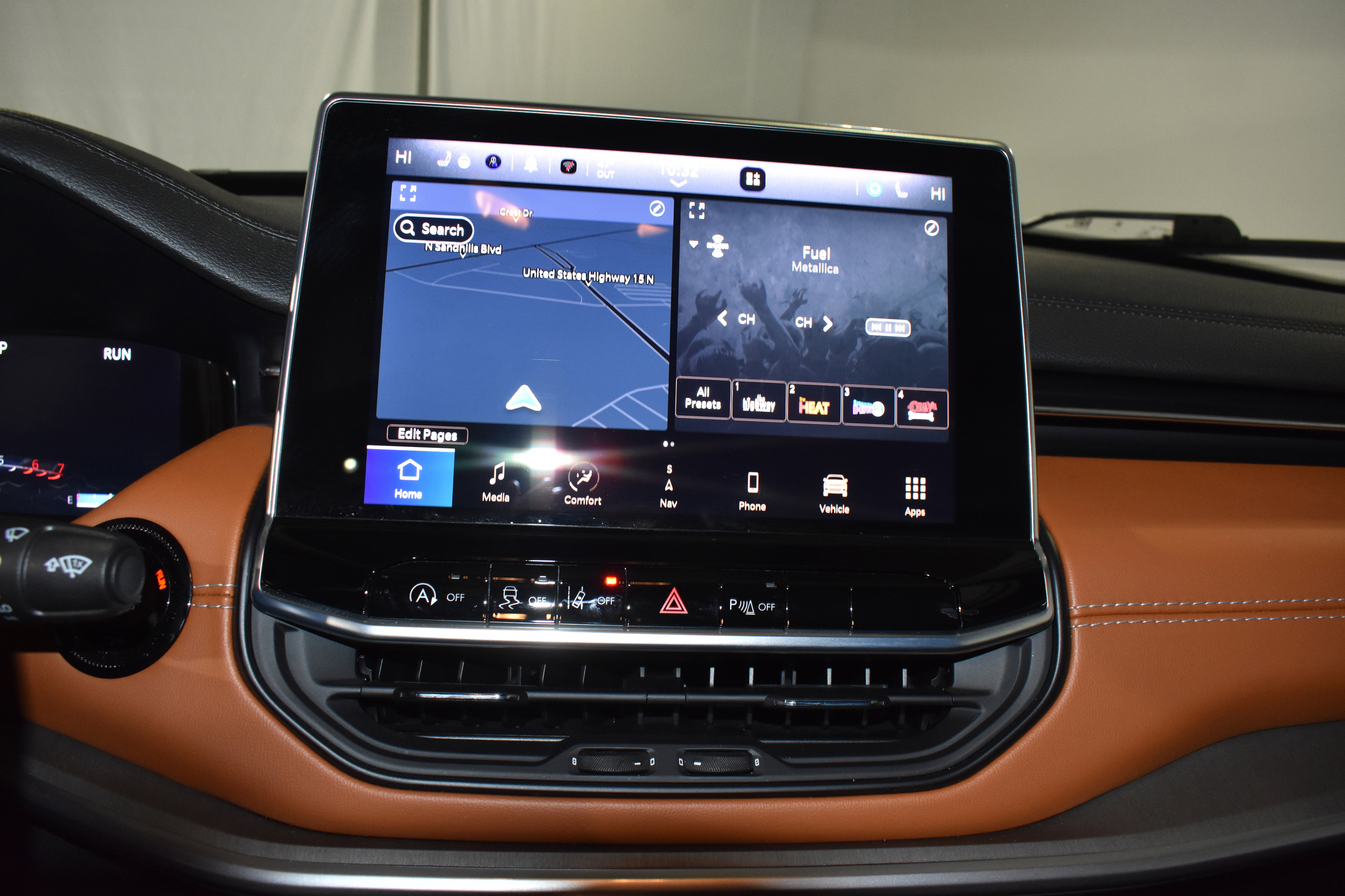 Used 2025 Jeep Compass Limited w/ Elite Group image 19