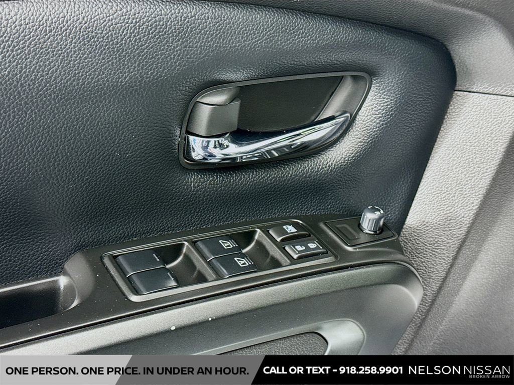 Used 2024 Nissan Titan SV image 17