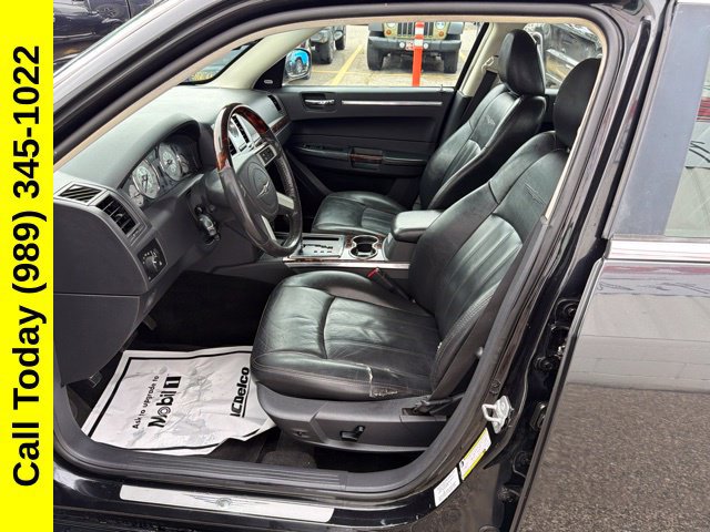 Used 2010 Chrysler 300 C RWD image 3