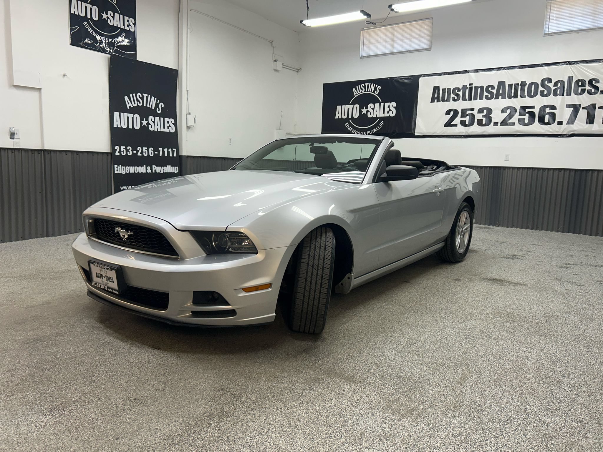Used 2014 Ford Mustang Convertible w/ Equipment Group 102A RWD image 3