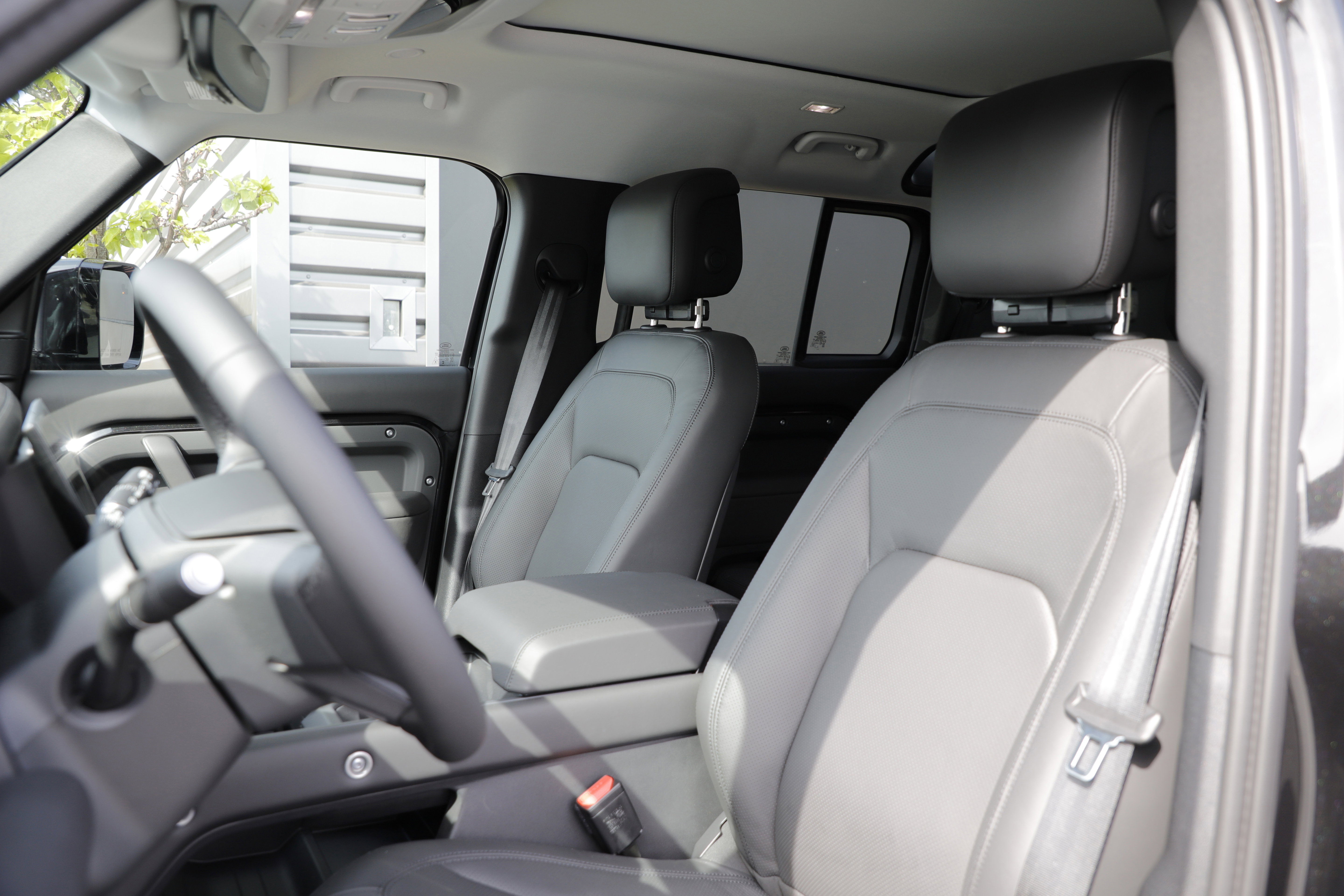 New 2026 Land Rover Defender 110 X-Dynamic SE image 17