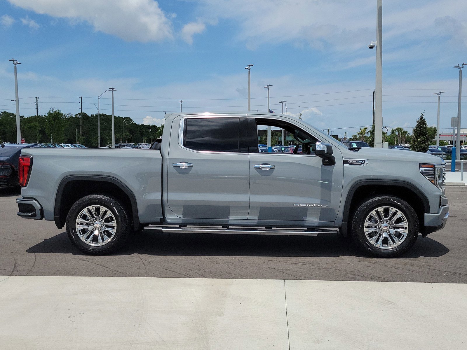 Used 2025 GMC Sierra 1500 Denali w/ Technology Package AWD/4WD image 8