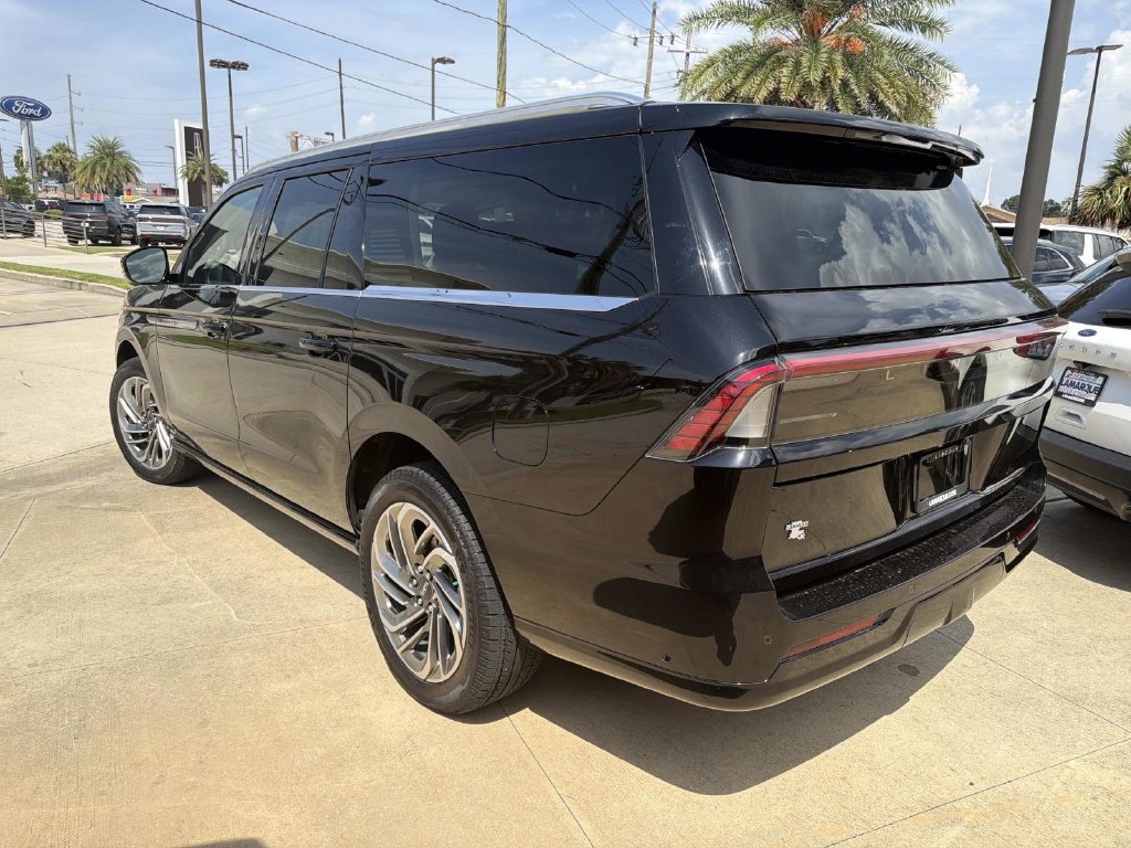 Certified 2025 Lincoln Navigator L Reserve AWD/4WD image 6