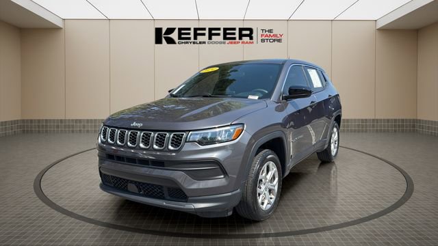 Used 2024 Jeep Compass Sport image 1